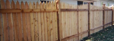 Colonial Picket Fence With Caps