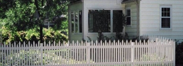 Colonial Picket Fence With Alternating Posts