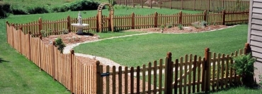 Scalloped Virginian Styled Cedar picket Fence