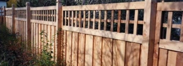 Lattice Top Privacy Fence Fits In with Nature