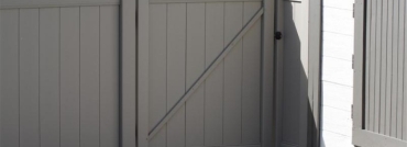 PVC Privacy Fence Cleans Easily